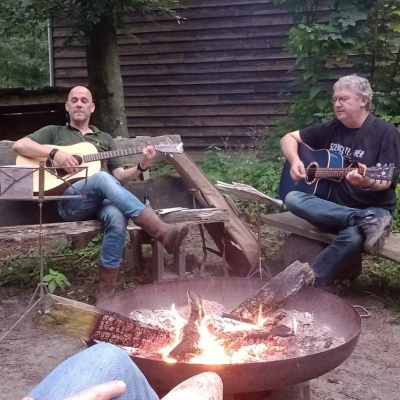 Online kampvuuravond